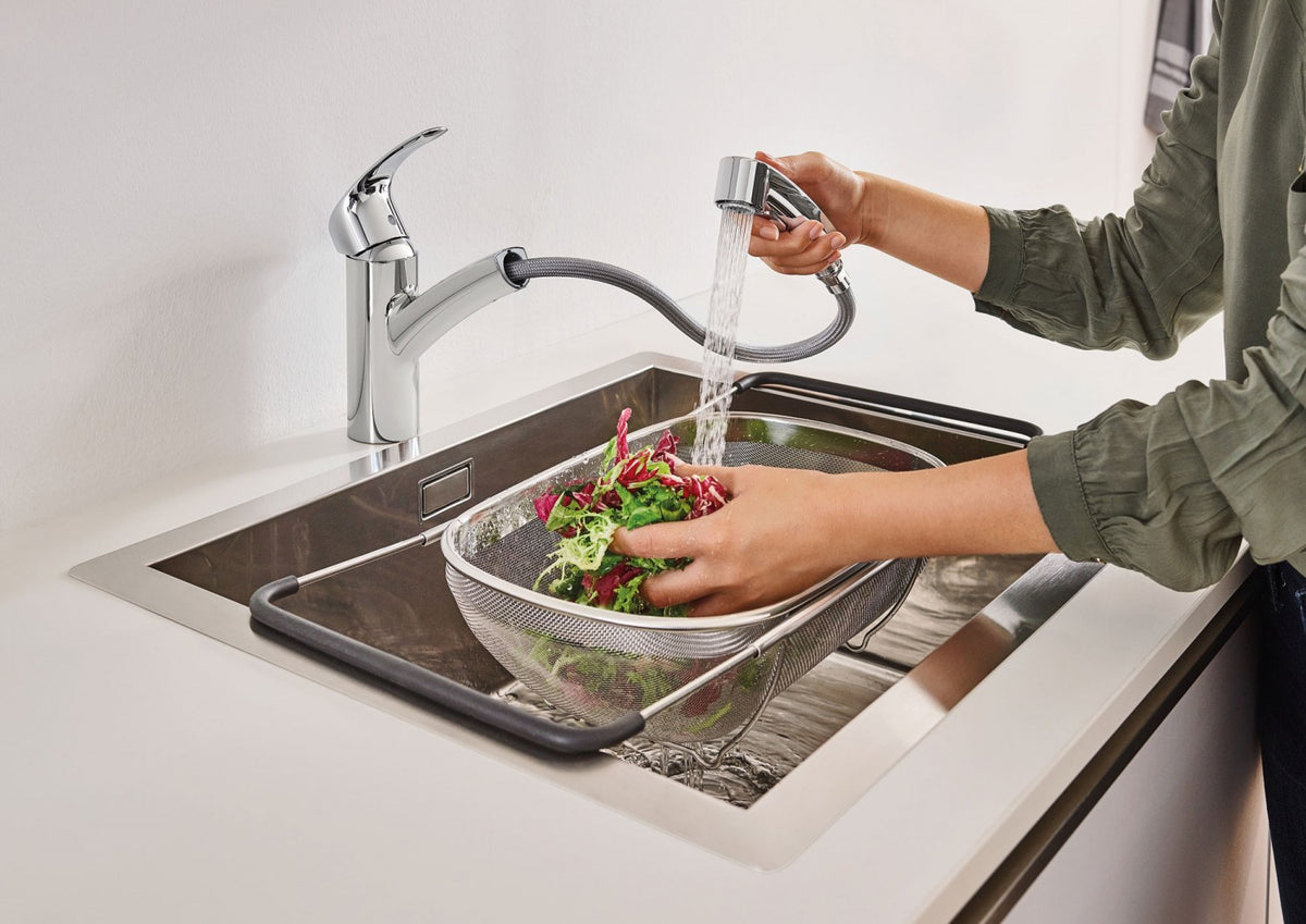 Baterie bucatarie Grohe Eurosmart New cu dus-30305000 baterii-lux.ro